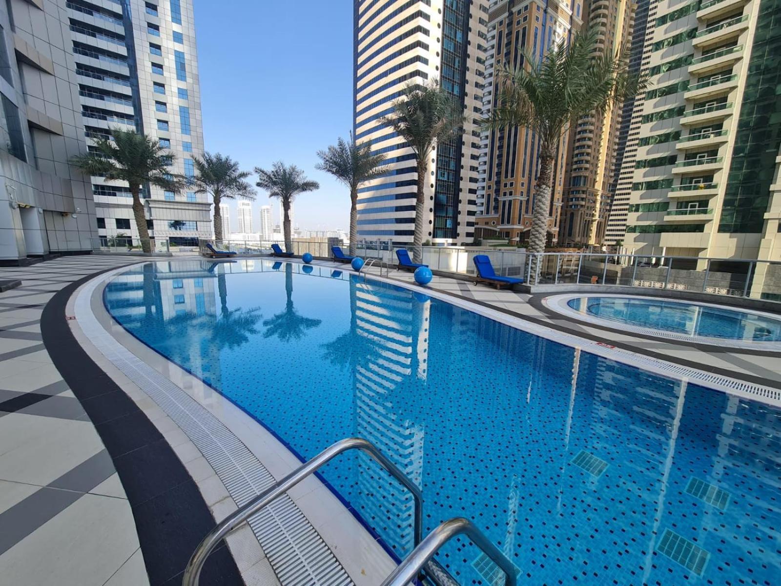 Apartment Classy Upgraded High Floor Prime Location