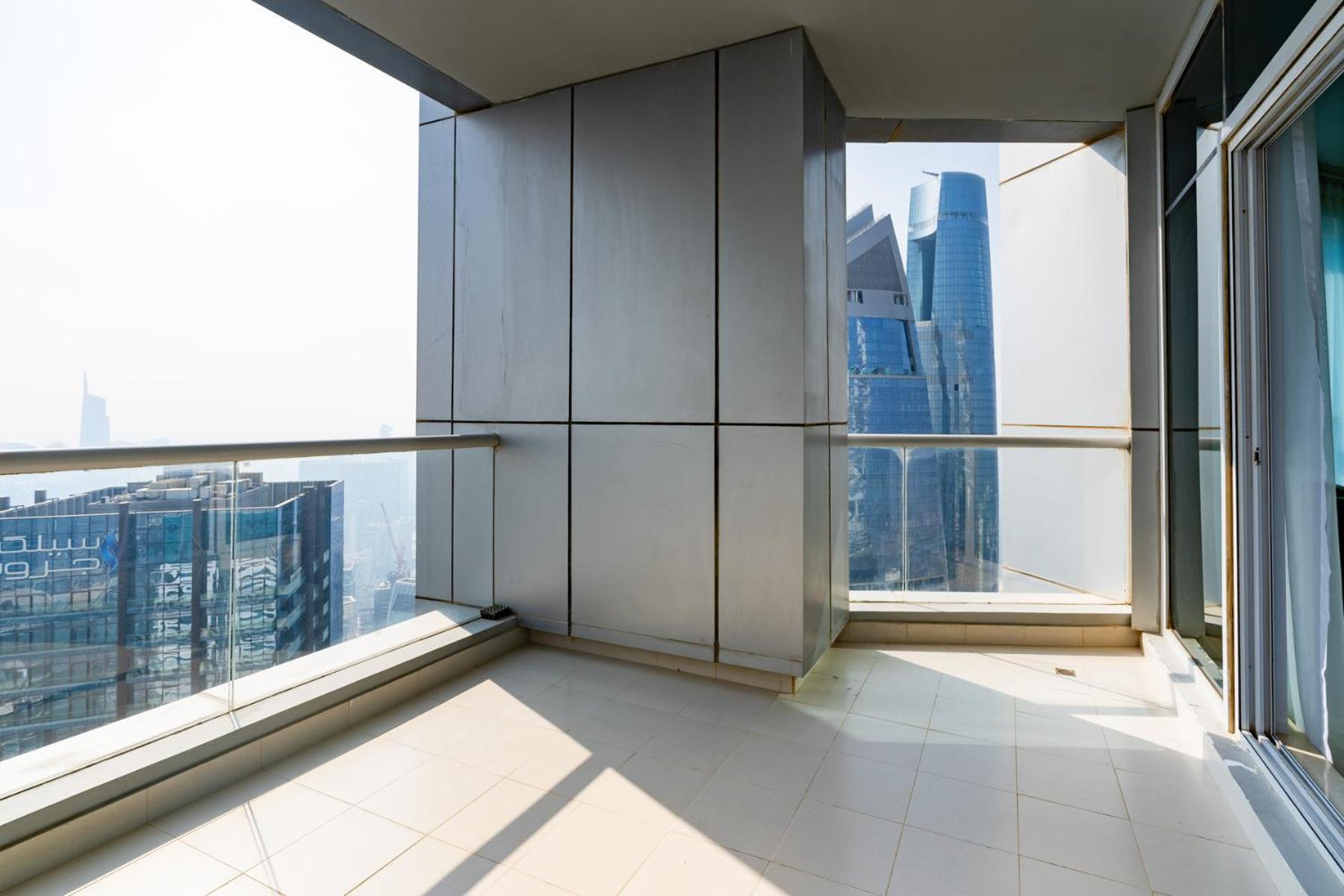 Apartment Classy Upgraded High Floor Prime Location *