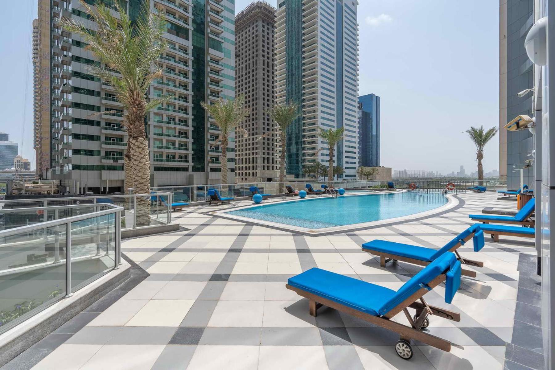 Classy Upgraded High Floor Prime Location Apartment *
