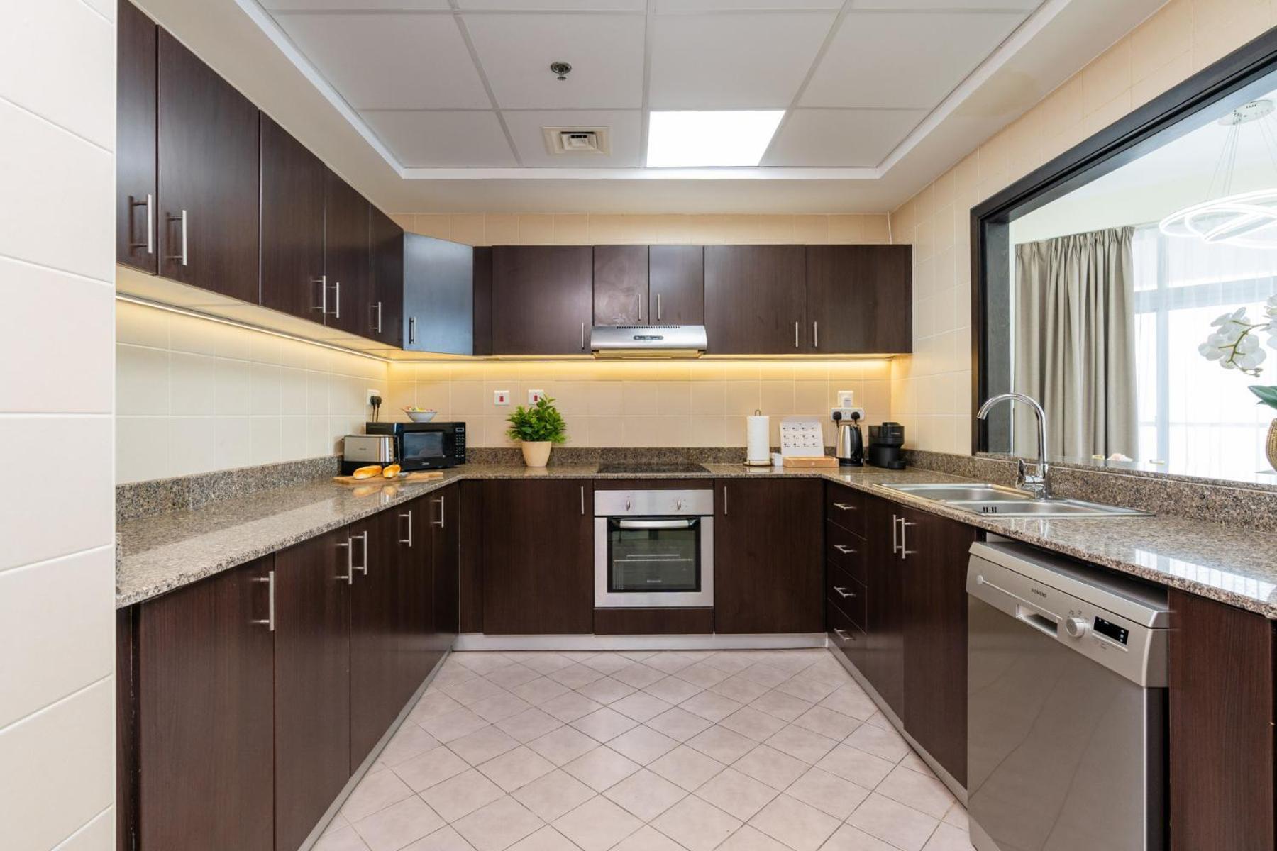 Classy Upgraded High Floor Prime Location Apartment Dubai