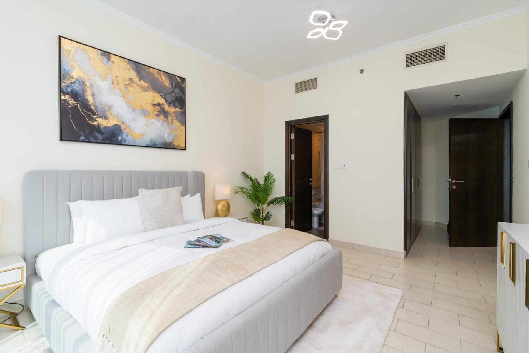 Classy Upgraded High Floor Prime Location * Dubai
