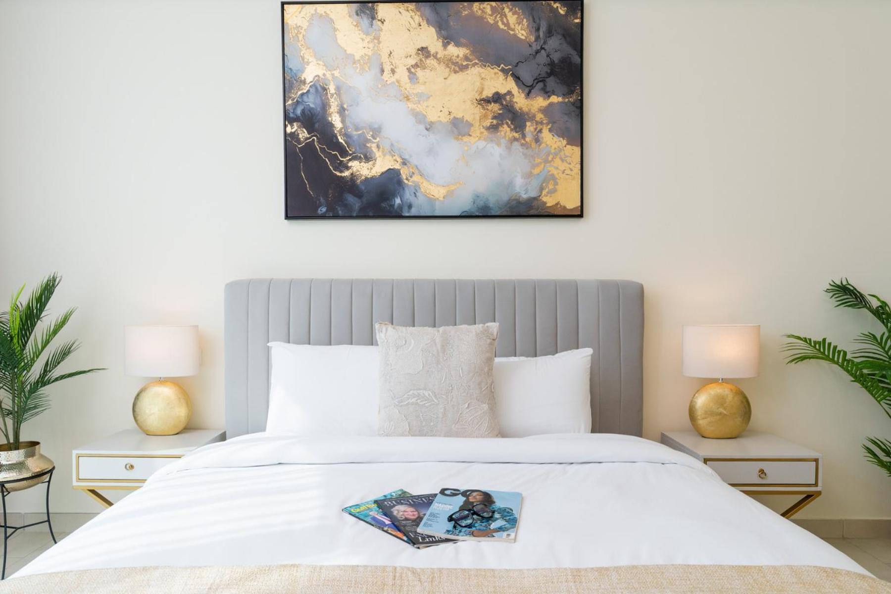 Classy Upgraded High Floor Prime Location Apartment